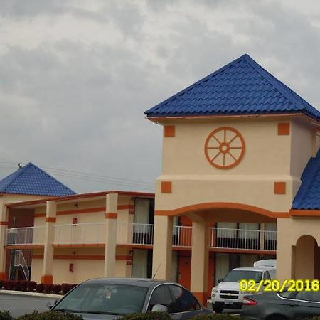 Rodeway Inn & Suites Greensboro Southeast Екстериор снимка